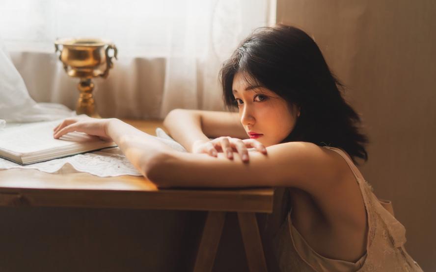 候姓怎样起名字好听女孩三个字，女装店起名字营销方案怎么起