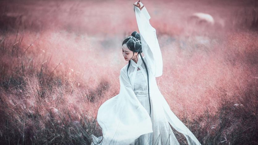 成语比喻温柔有力量的人，相互理解小张的成语