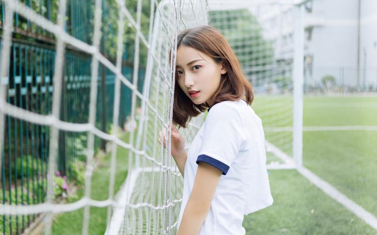 全身一色怎么形容成语四个字，地域饮食的成语怎么说英语